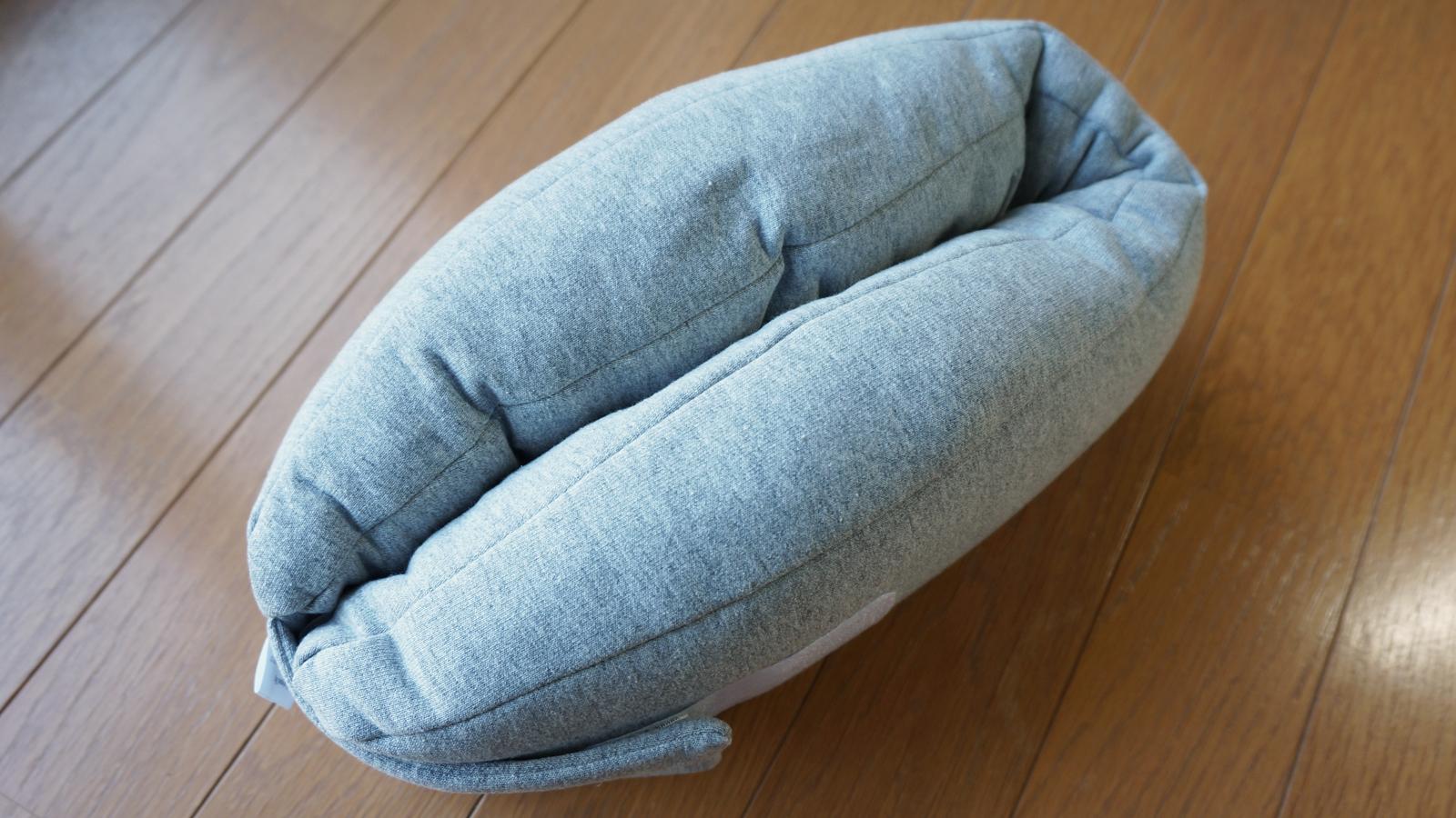 仕事中のちょい寝にも。納得の使い心地のネックピローをもう手放せない