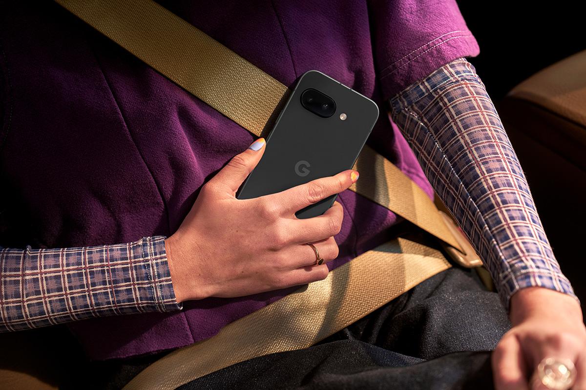 グーグル「Pixel 9a」が日本で4月16日発売。8万円切りで「映像を一緒に