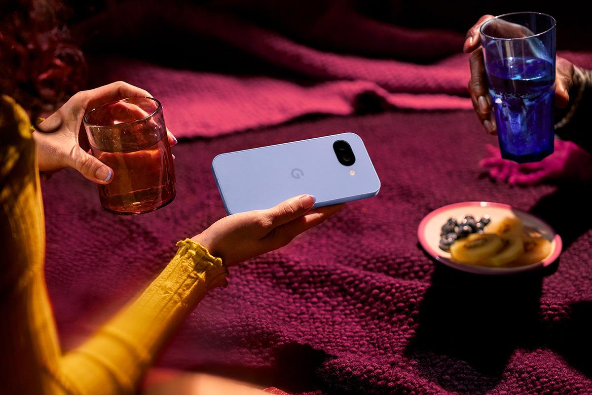 グーグル「Pixel 9a」が日本で4月16日発売。8万円切りで「映像を一緒に