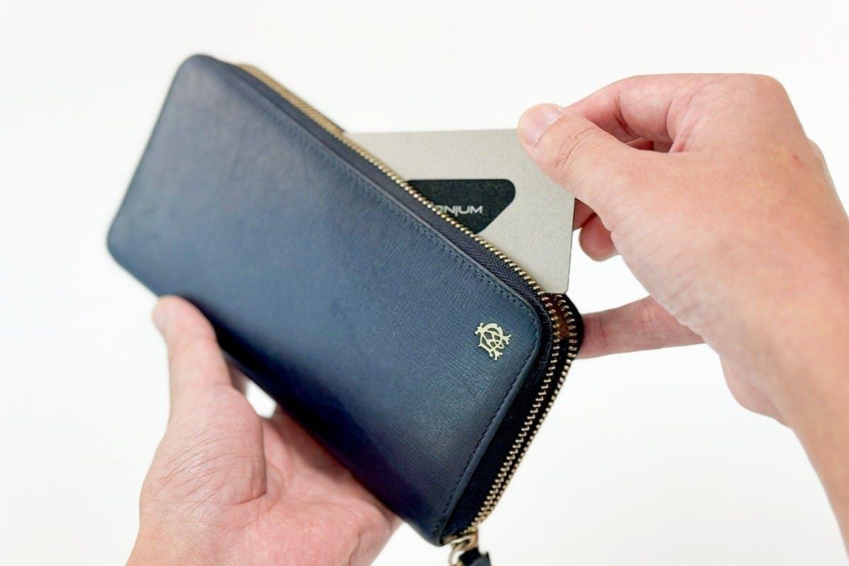 財布の中に「サブ名刺入れ」のススメ。チタン製コレは厚さ1.6mm＆軽量