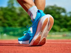 足に合わない靴はランニングを台無しにする──プロが教える「最適なシューズ」の見つけ方 | ライフハッカー・ジャパン