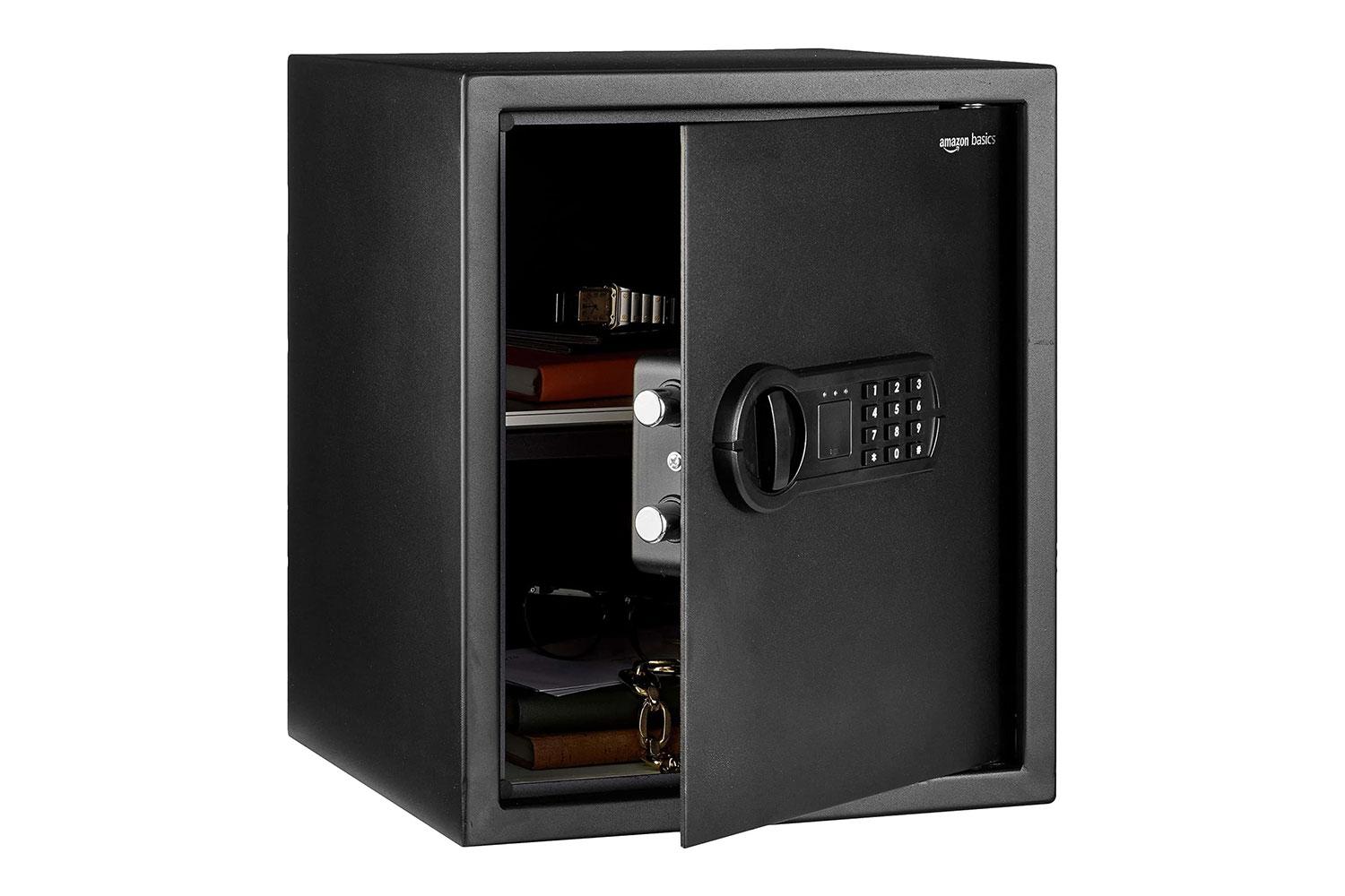 9千円台で買える＆テンキー式で安心。Amazonベーシックの家庭用金庫