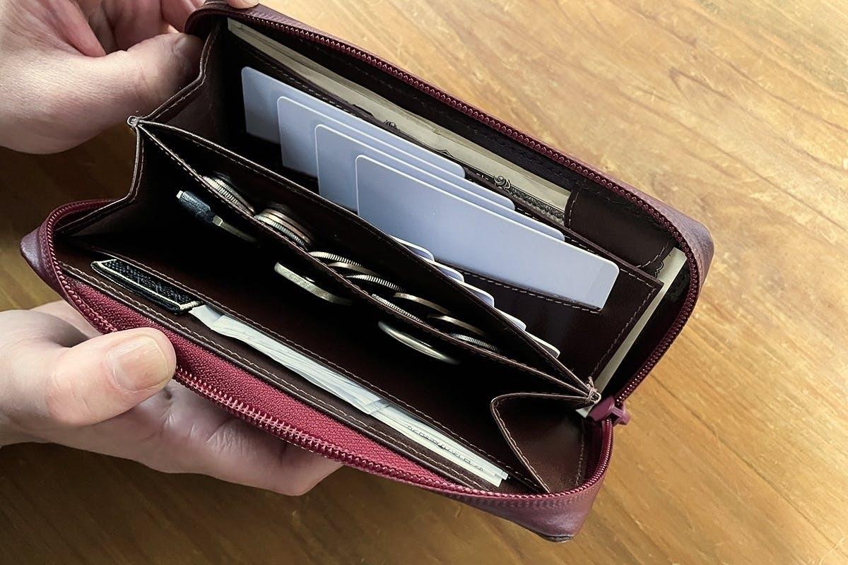 本革なのに手汗やシミや傷に強い。だから長く愛用できる長財布見つけ 