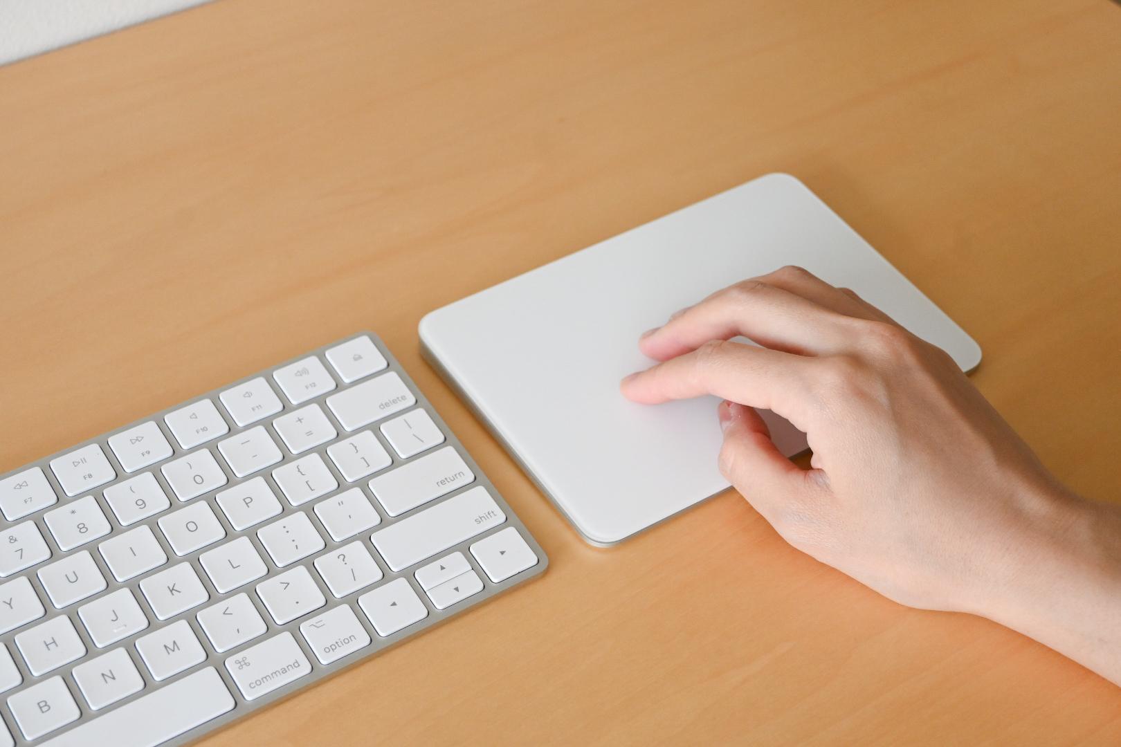 Magic Trackpad 第4世代 Magic Trackpad – Superfície Multi-Touch branca - Next Computer
