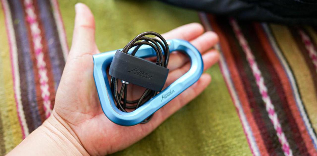 旅先でバッグを盗難された私が、マタドールの「最強カラビナ+ワイヤー」を愛用している理由