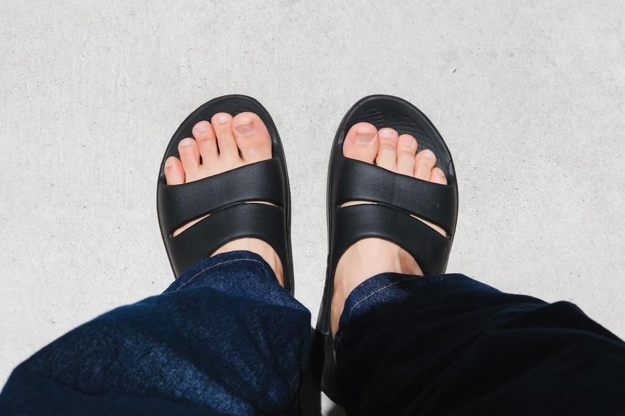 気になっていたリカバリーサンダルをゲットしてみたら、家でも旅先でも