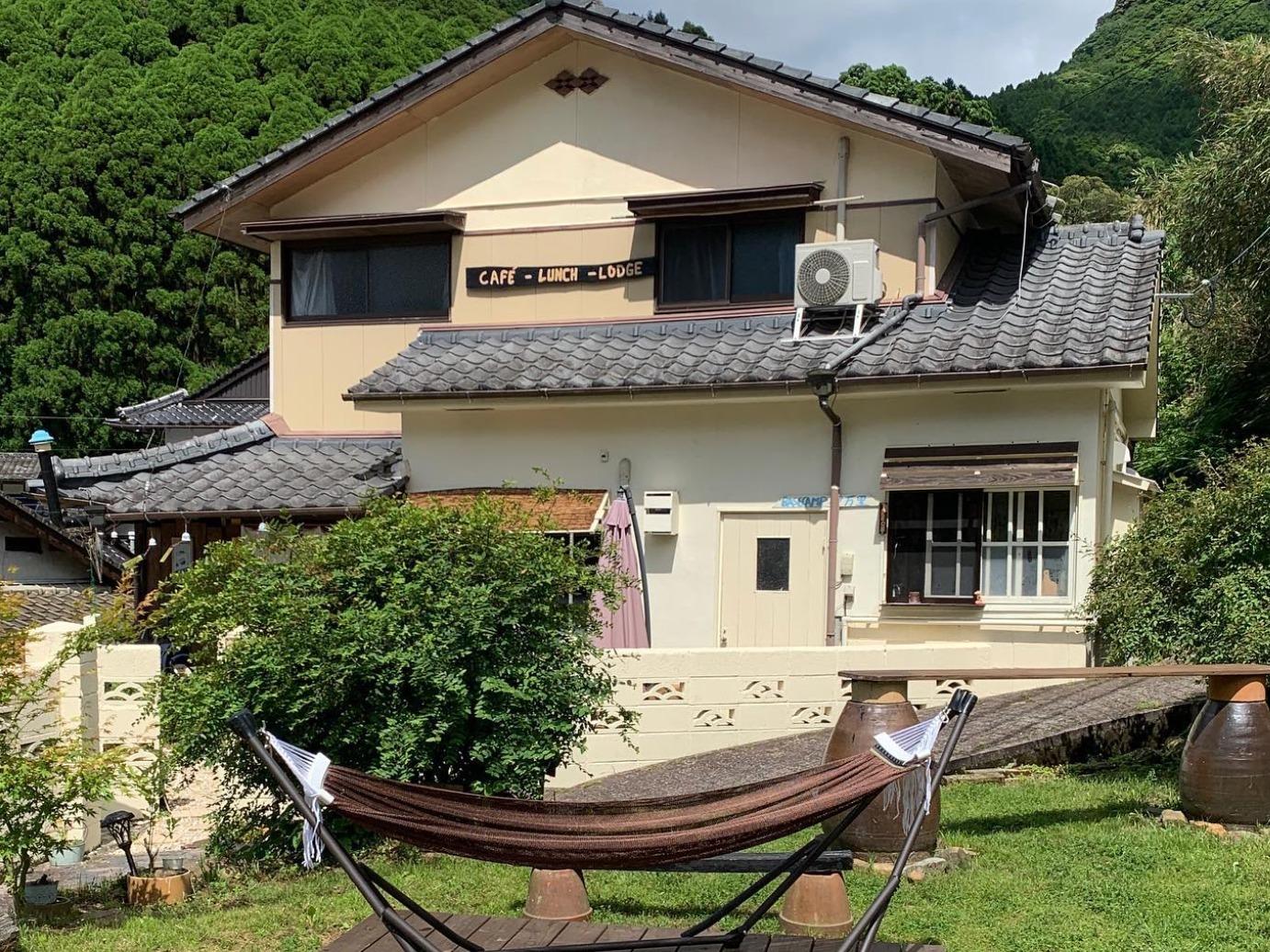 日本の廃屋を約150万円で買ってリノベした夫妻は、もう二度と