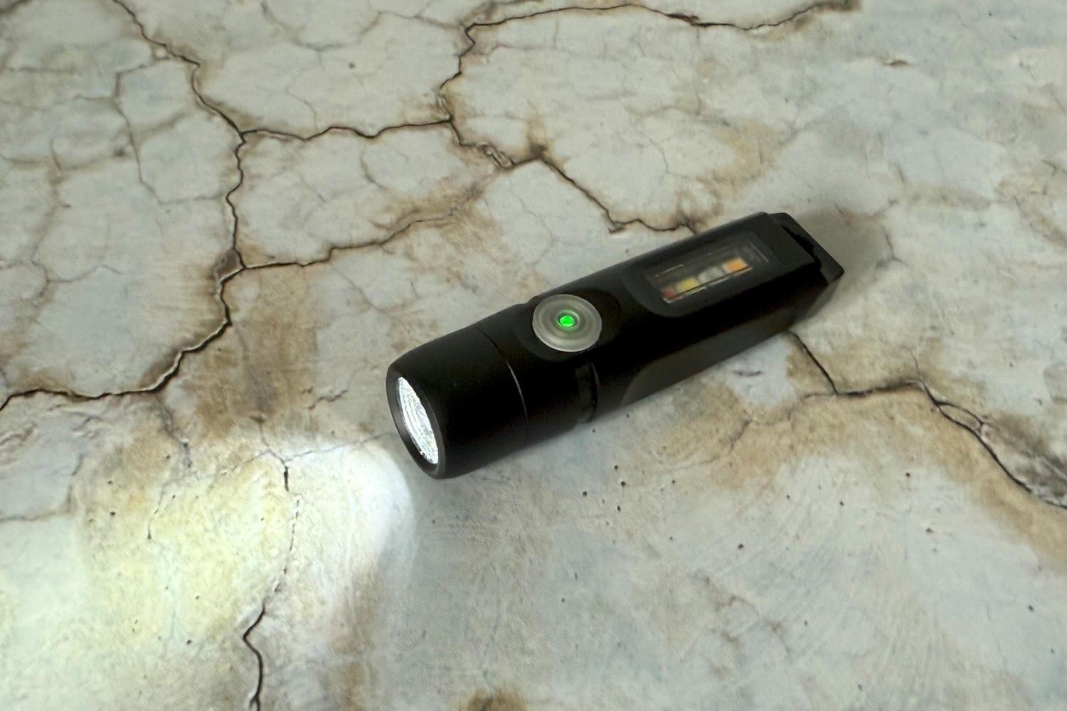 これぞポケットサイズ。ミニ懐中電灯の21gのボディに欲しい機能が集約