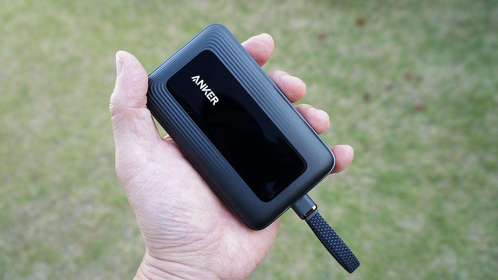 ケーブル一体型&充電残量一目瞭然。Ankerモバ充の「今の買い」はコレ