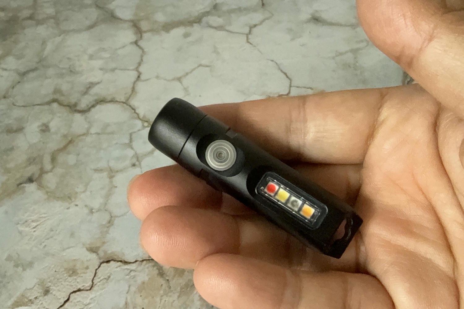 これぞポケットサイズ。ミニ懐中電灯の21gのボディに欲しい機能が集約