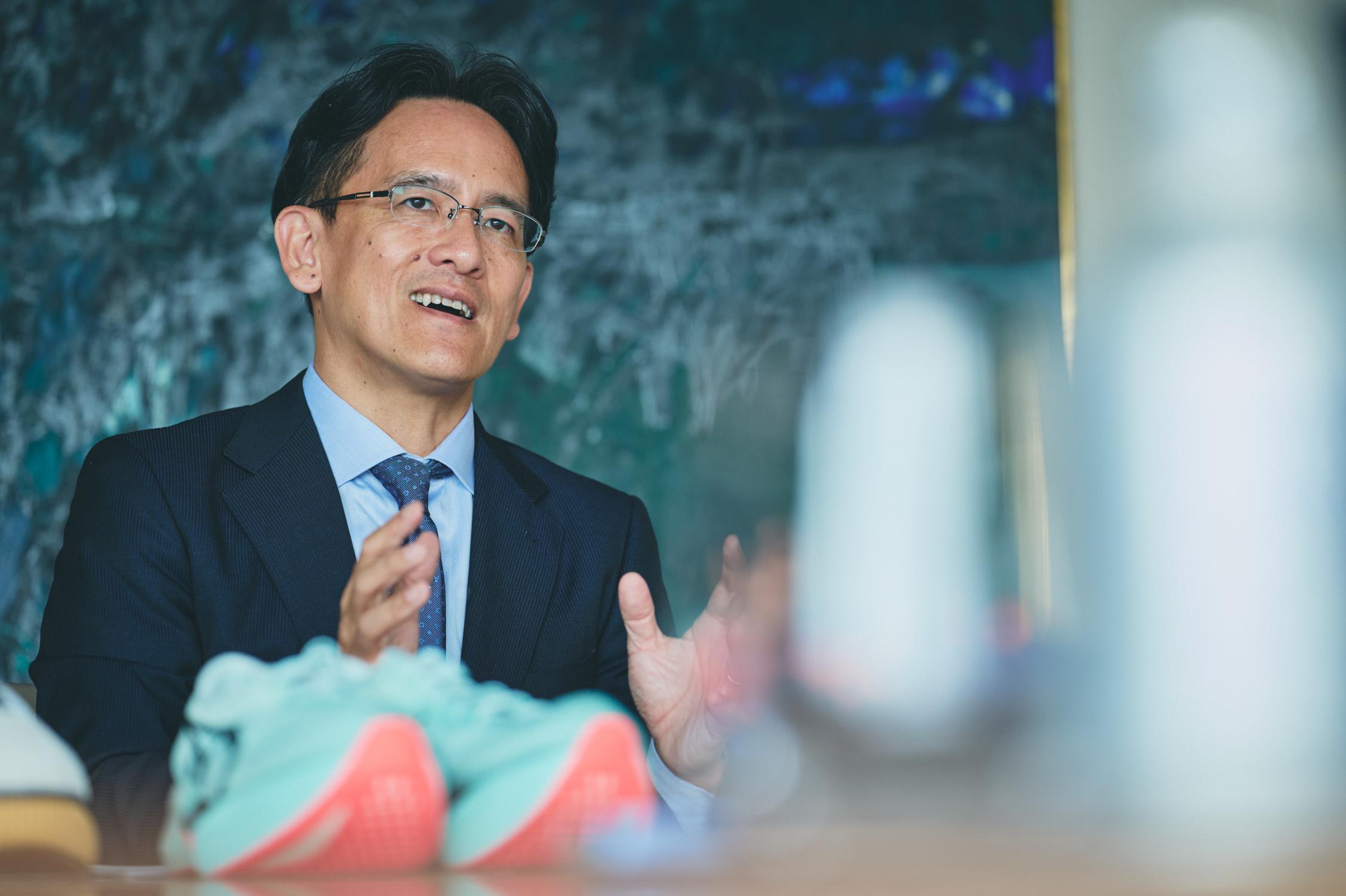 投資家に「机に足を上げられた」…屈辱から時価総額2兆円企業を築いた