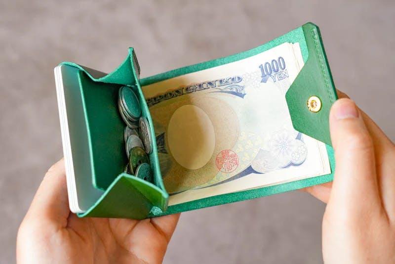 日本の職人が仕上げた「カードサイズのギリギリ」まで攻めた革財布
