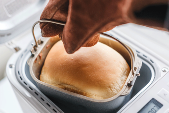 驚くほど簡単につくれる。パナソニックの「小さすぎるホームベーカリー」で休日朝が楽しみに