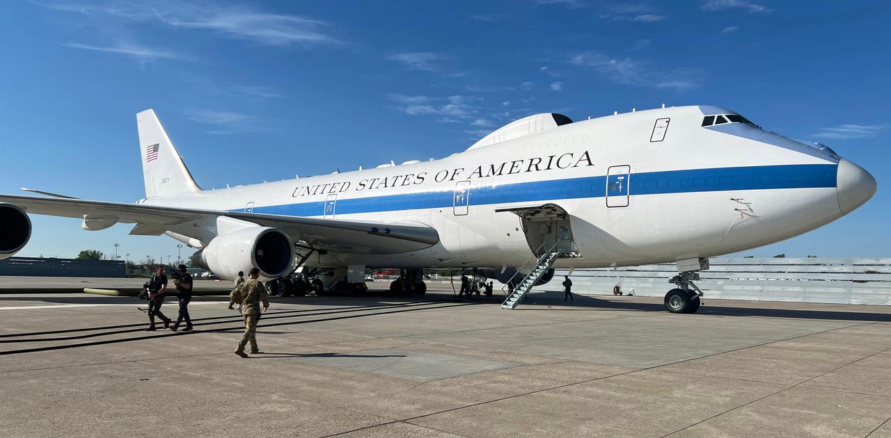 もう一つの大統領専用機、E-4B ナイトウォッチの内部を見てみよう | Business Insider Japan