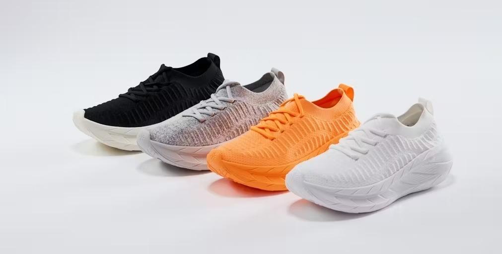 えっ、厚底なのに片足225g!?」通勤スニーカーの重い・疲れるを過去に