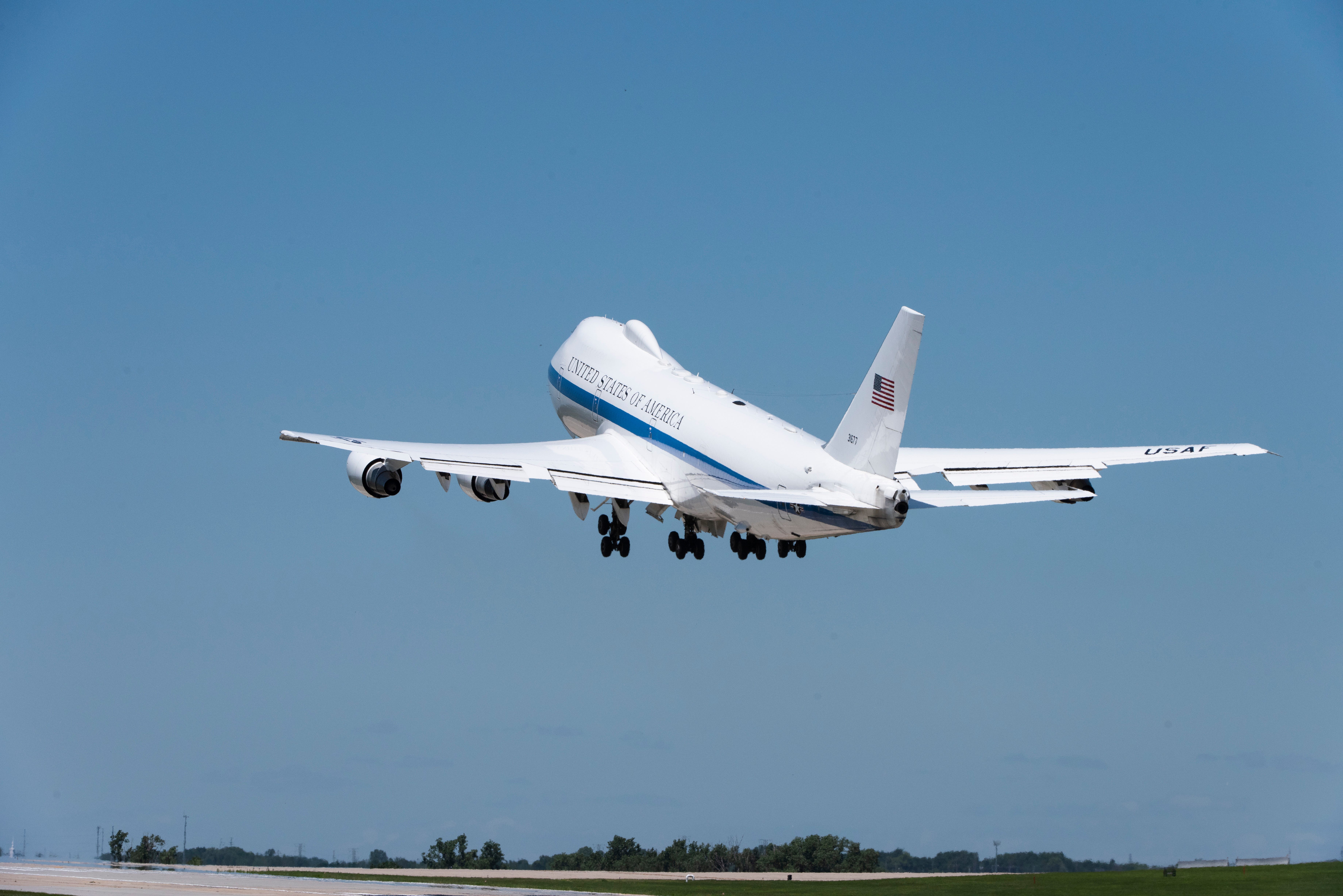 もう一つの大統領専用機、E-4B ナイトウォッチの内部を見てみよう
