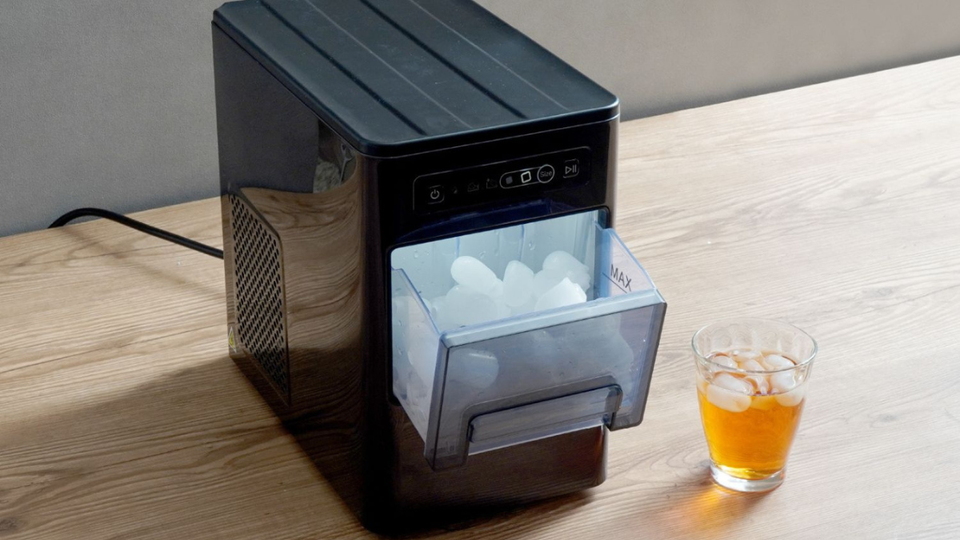 THANKO 製氷機 & ウォーターサーバー　引き取り希望 最速6分で！「宅飲みで氷が足りなくなる問題」をスリムな製氷機