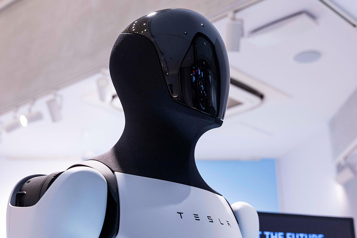 テスラ（TSLA）が開発したヒューマノイドロボット「オプティマス