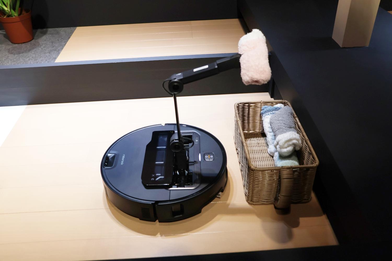 脱いだ靴下を「拾って片付ける」Roborockのロボット掃除機、ついに