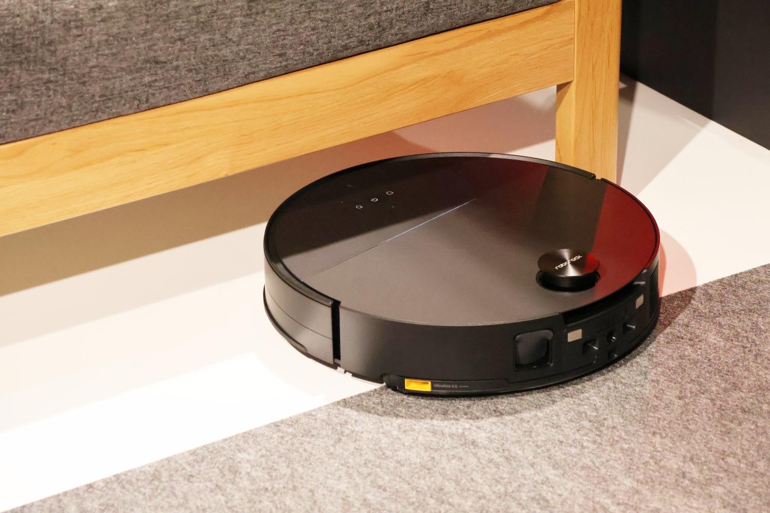 脱いだ靴下を「拾って片付ける」Roborockのロボット掃除機、ついに