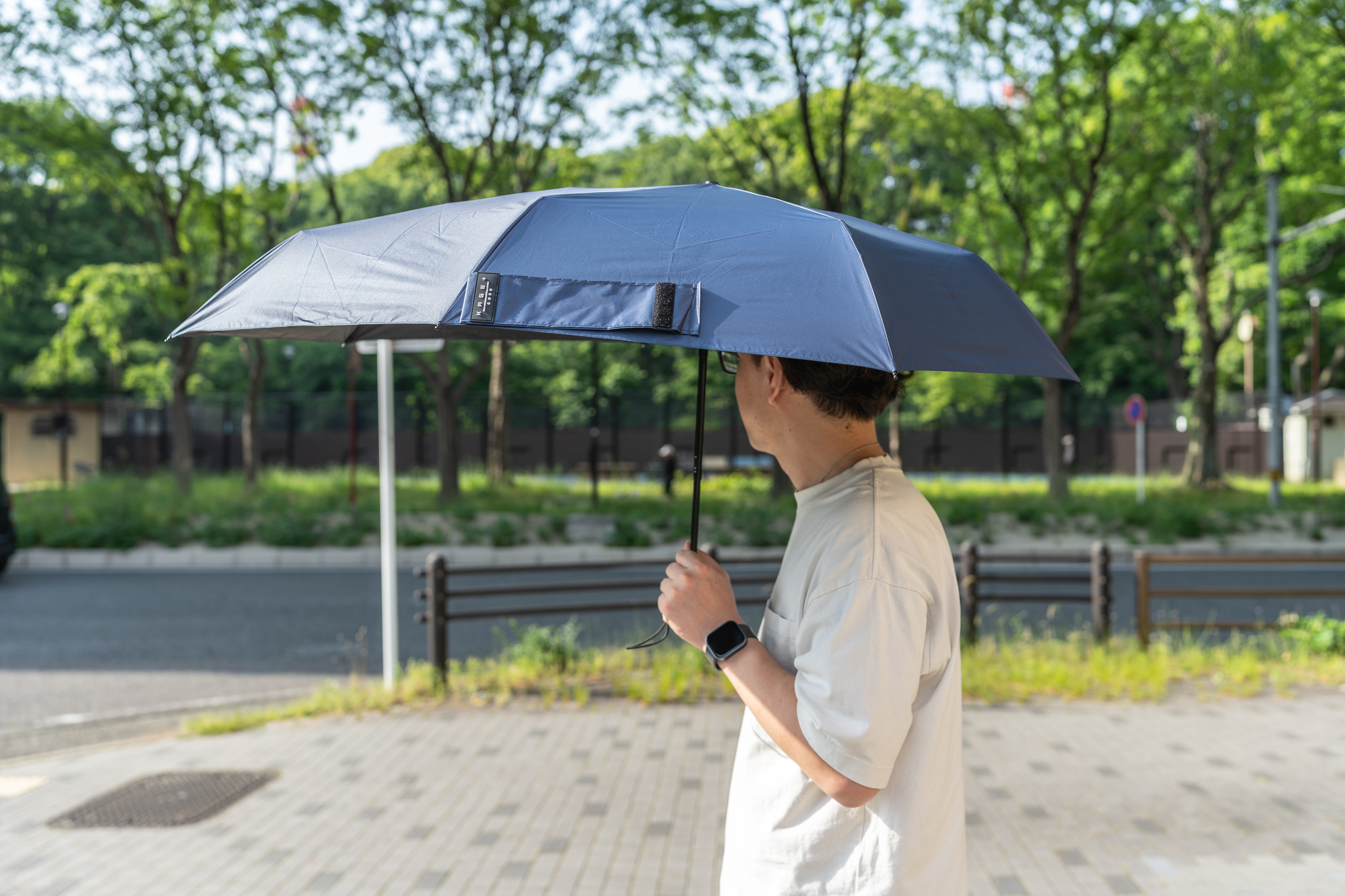 非対称デザインがいい仕事してます。「KAGE＋」は梅雨や猛暑にも