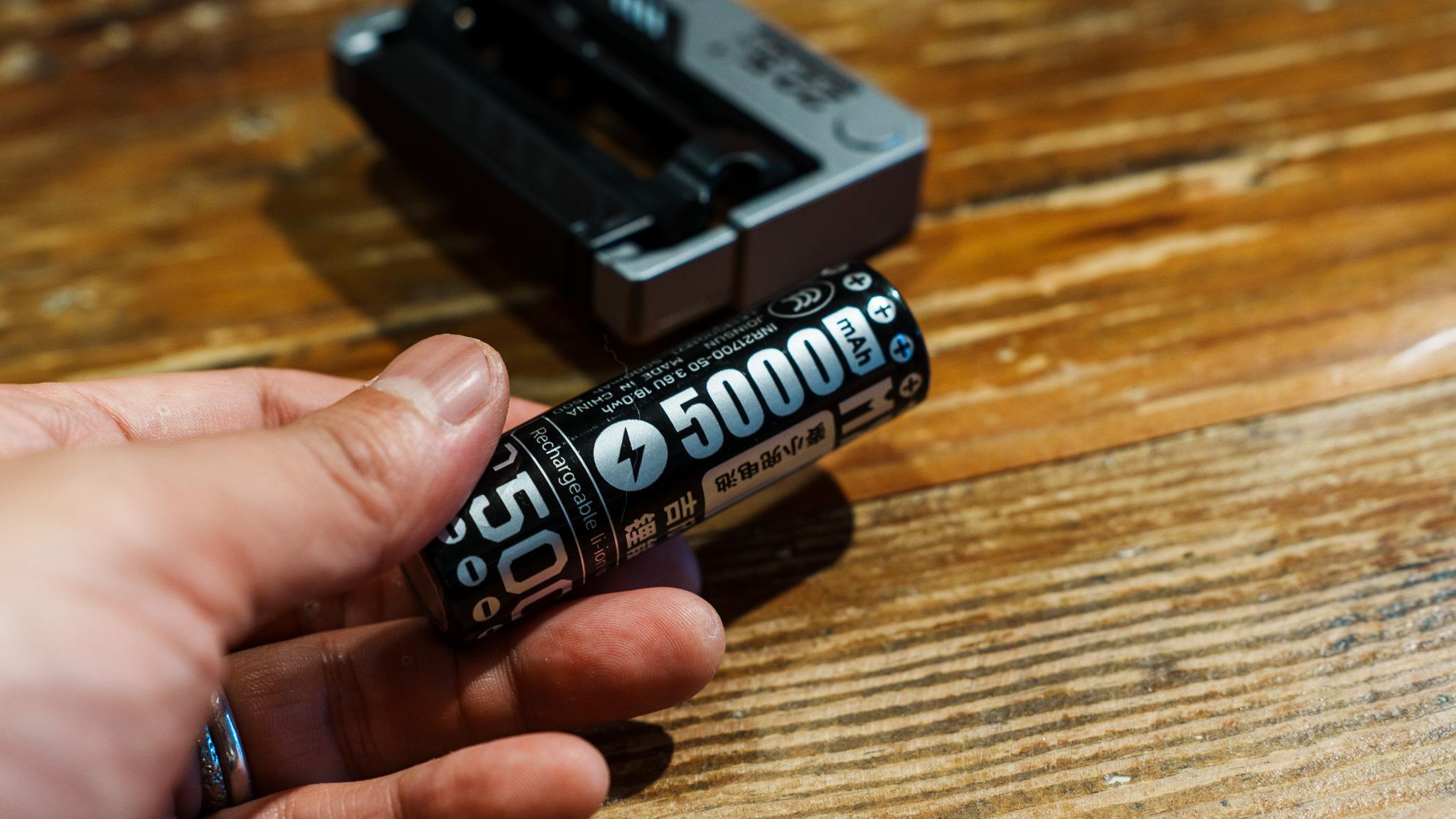 電池の充電器が便利すぎる。電池としてもモバイルバッテリーとしても