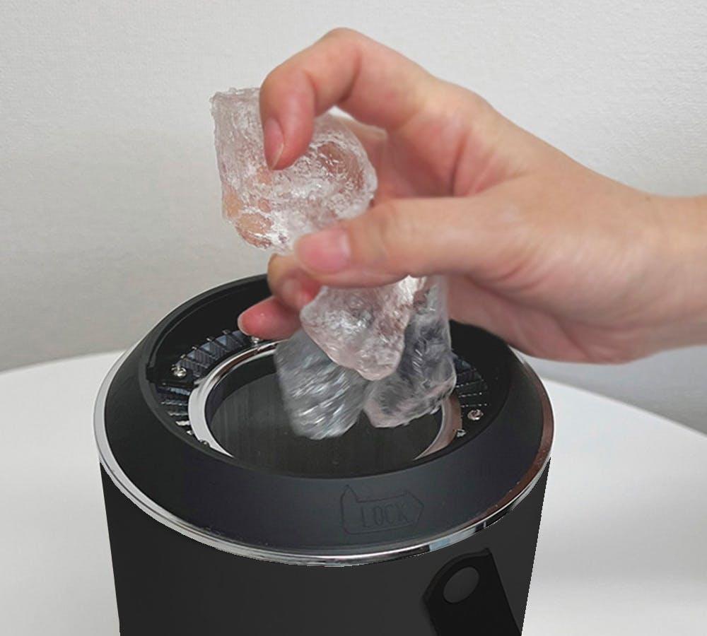 自分の周りだけもうちょっと冷やしたい！ 氷ペットボトルで使う