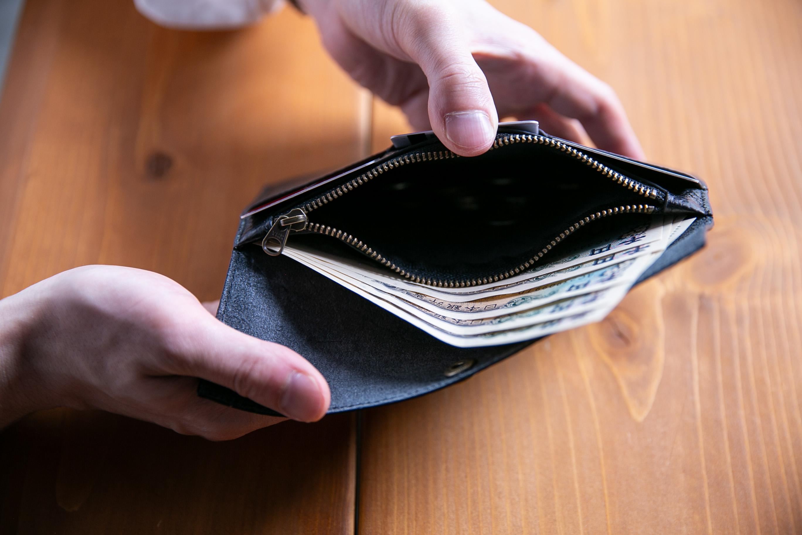 パンパンの財布、やめませんか？ 厚さ16mmなのに収納力を諦めない長