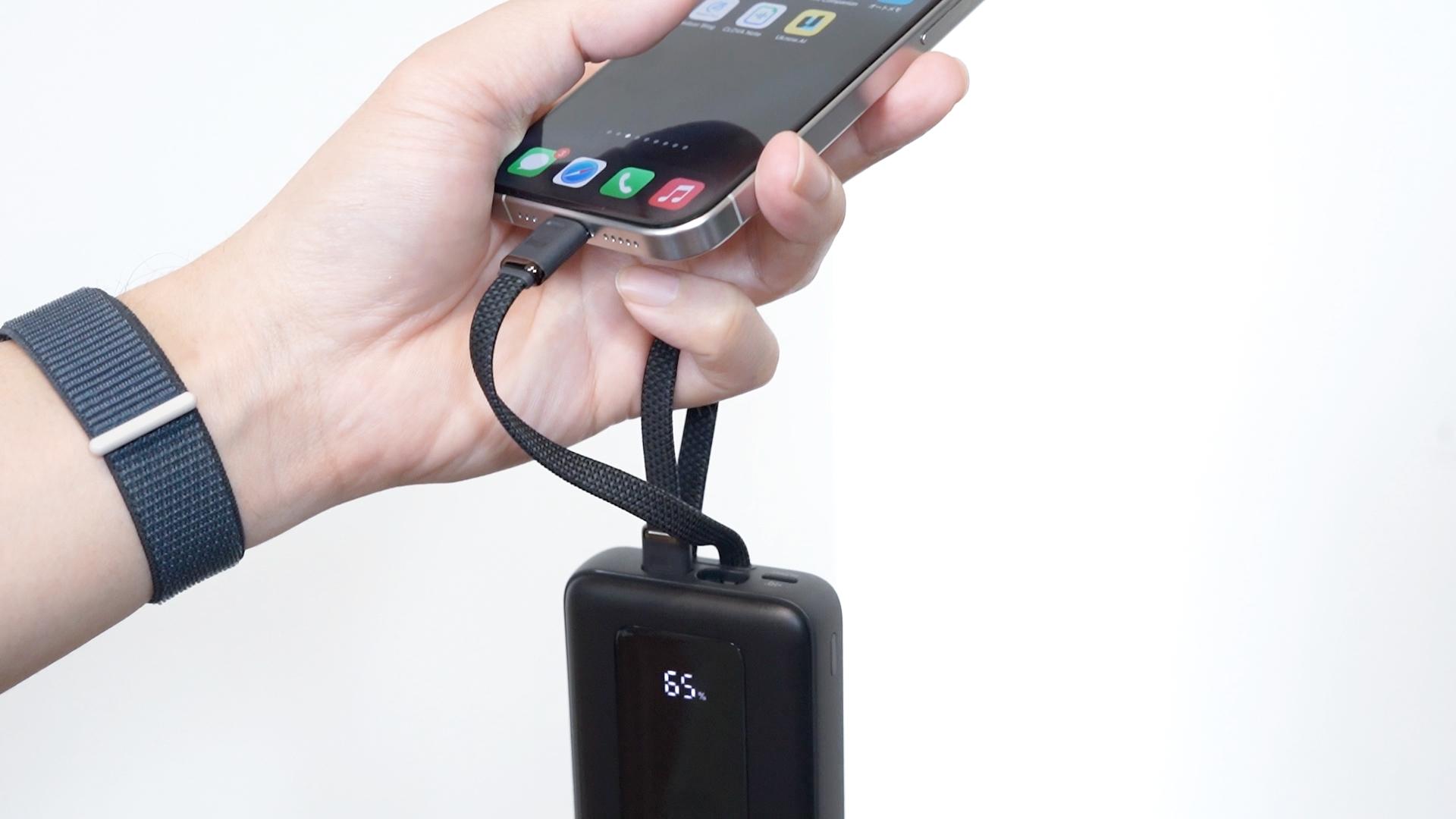 ケーブル忘れ、充電切れの恐怖から開放された「小指で持てるAnkerの