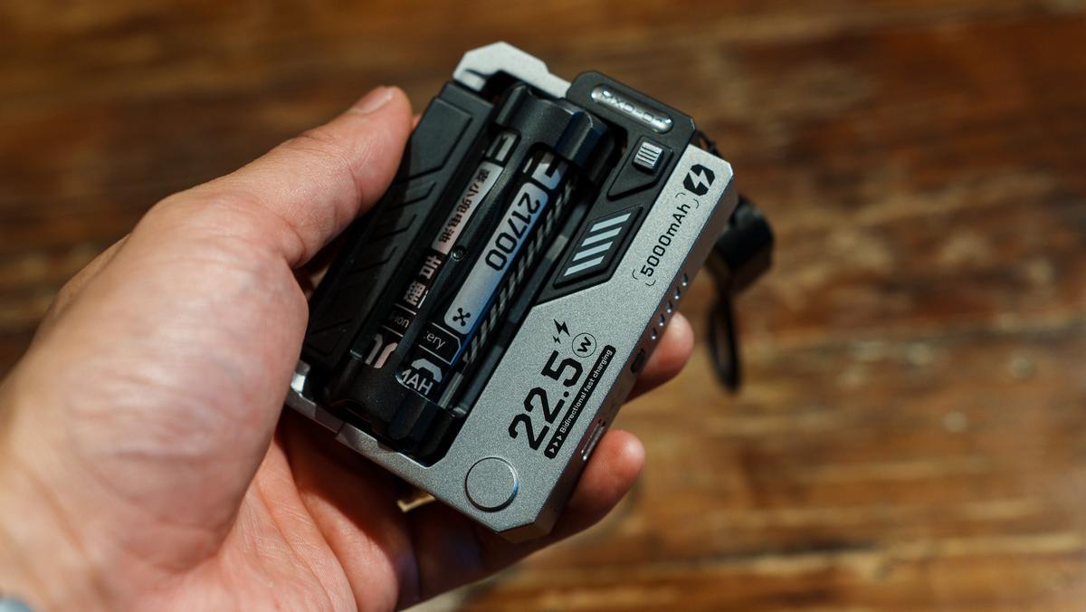 ガジェット好きのツボを突いてきた。3in1機能の双方向充電器が便利です