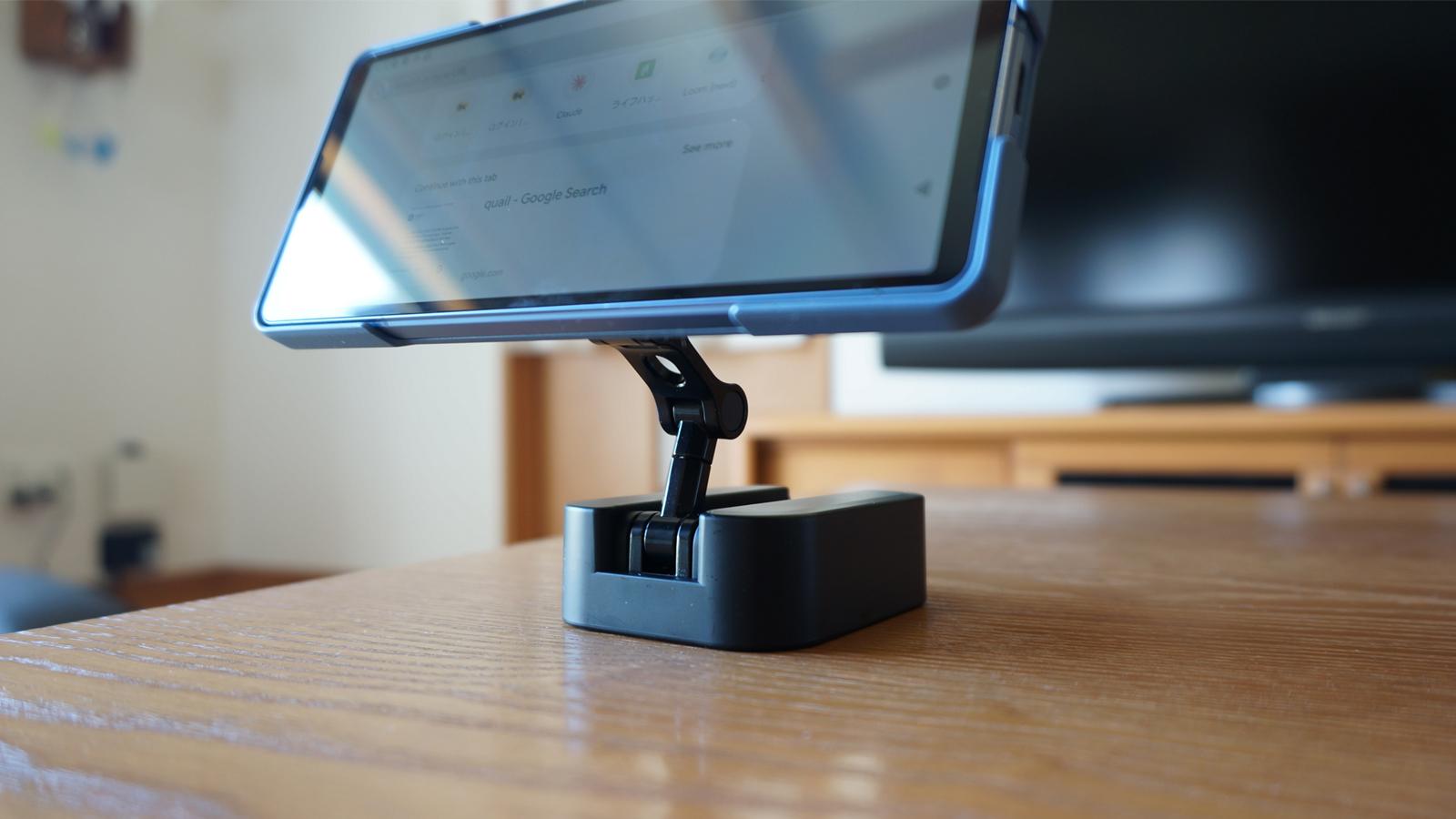 マグネットとクリップで設置自由度あり過ぎ！3軸構造と360°回転で角度