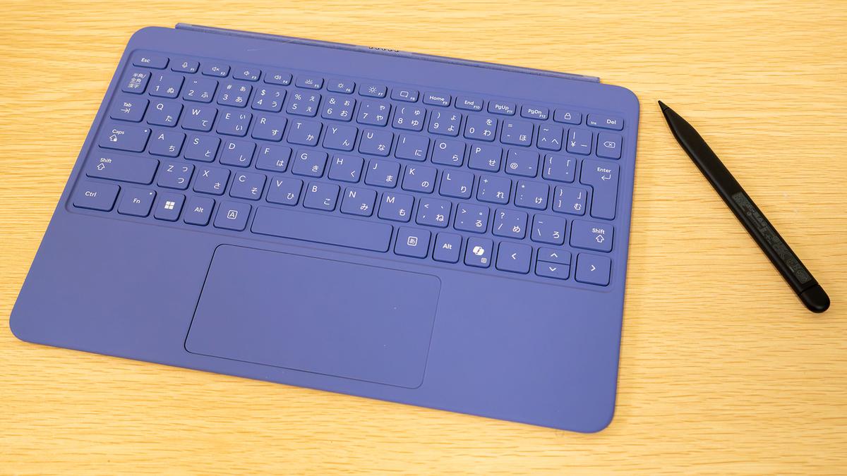Surface Pro 12インチ用のスリムペン付きキーボード