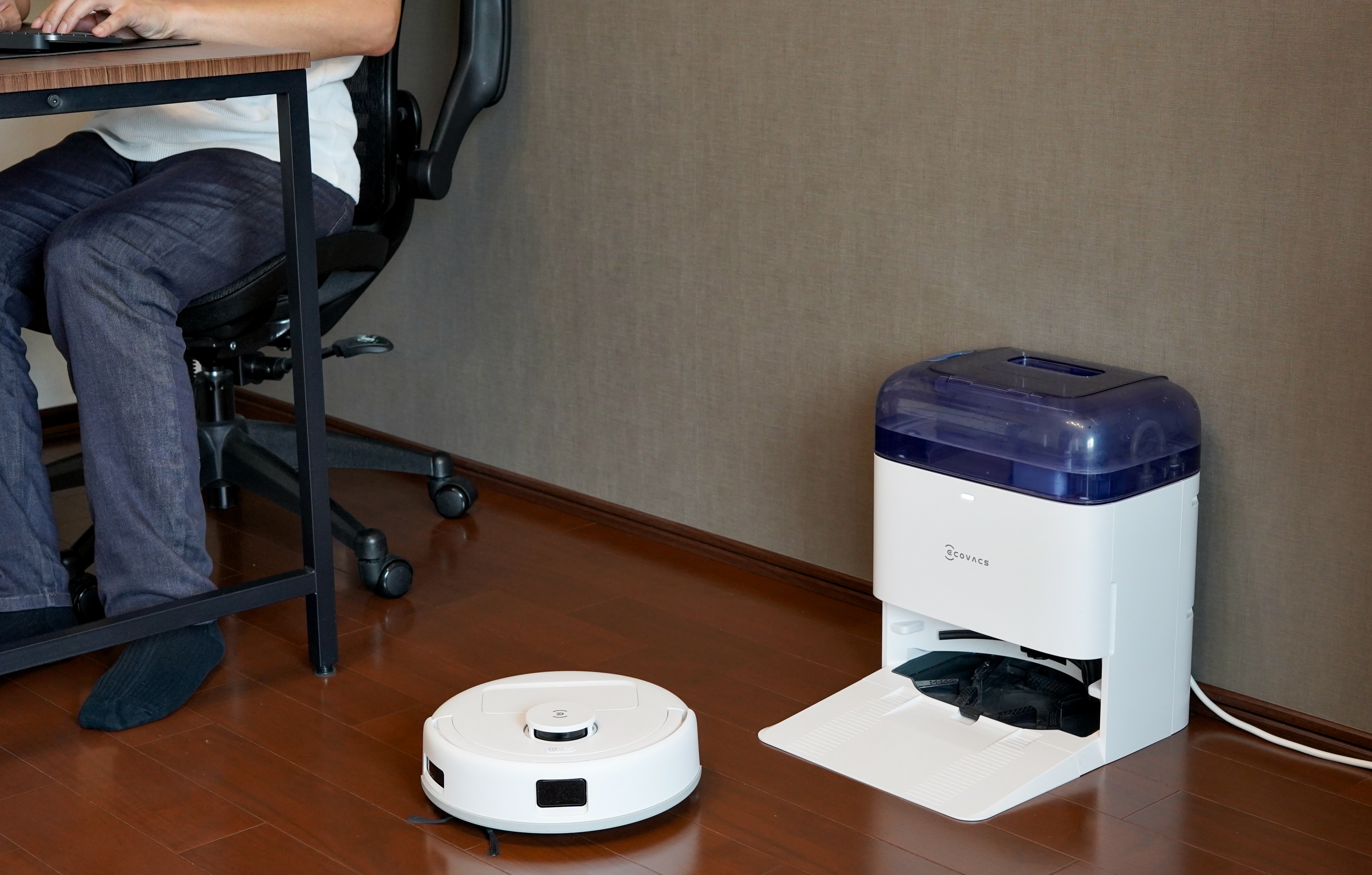 日本の部屋に最適化されたロボット掃除機、現る。狭いところもグイグイ