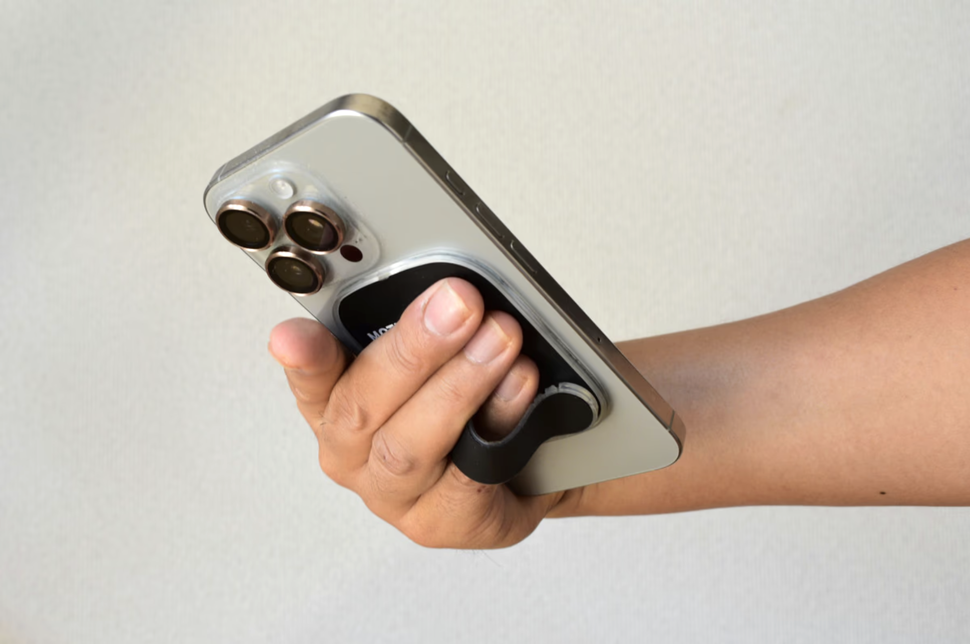 スマホリング派の人必見。縦横でも片手でも操作性が格段に上がる次世代