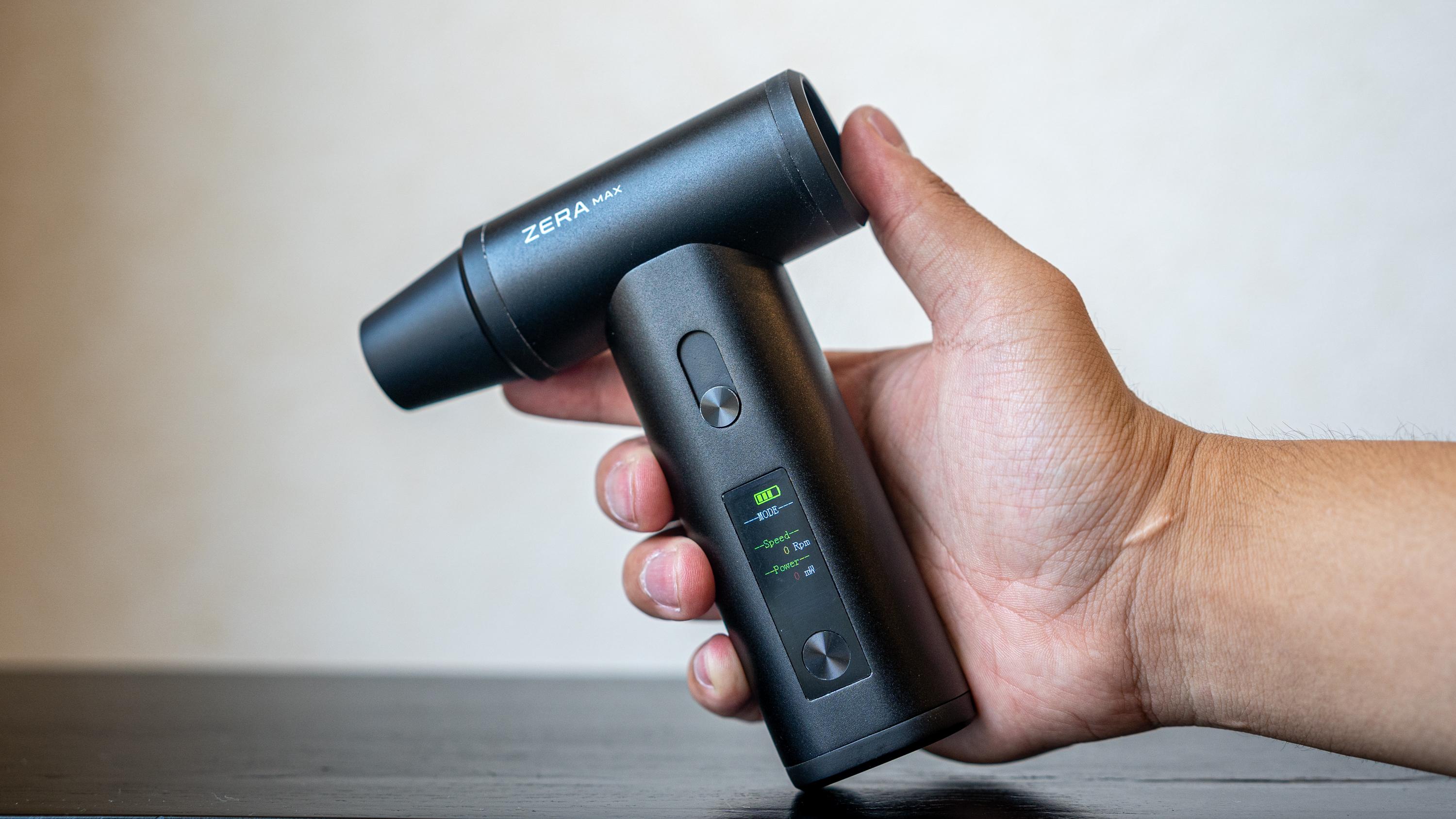 掃除機を出すか迷う”ときに活躍。強風2in1エアダスターでデスク周りが