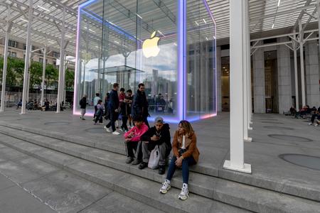 アップルの「AI企業の買収検討」報道は巨大メーカーの救世主か…「AIに投資しないほうがリスク」バンカメが指摘