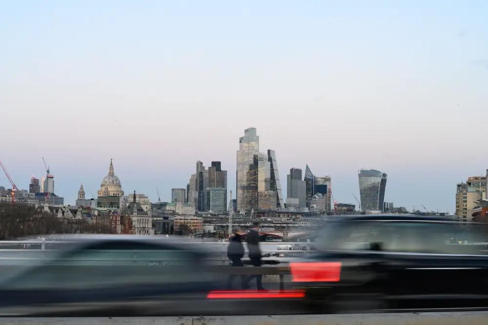 億万長者は記録的なペースでイギリスから脱出している