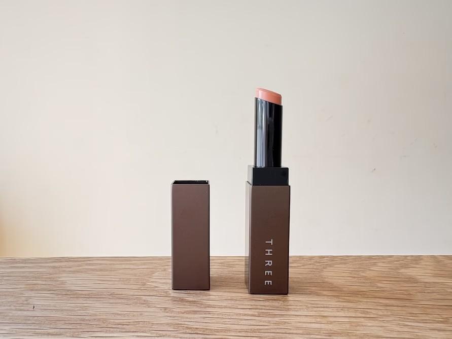 リップ1箱（3本）、日焼け止め3個 THREEの「ほんのり色づくリップベース」が唇のUV対策も叶えてくれる