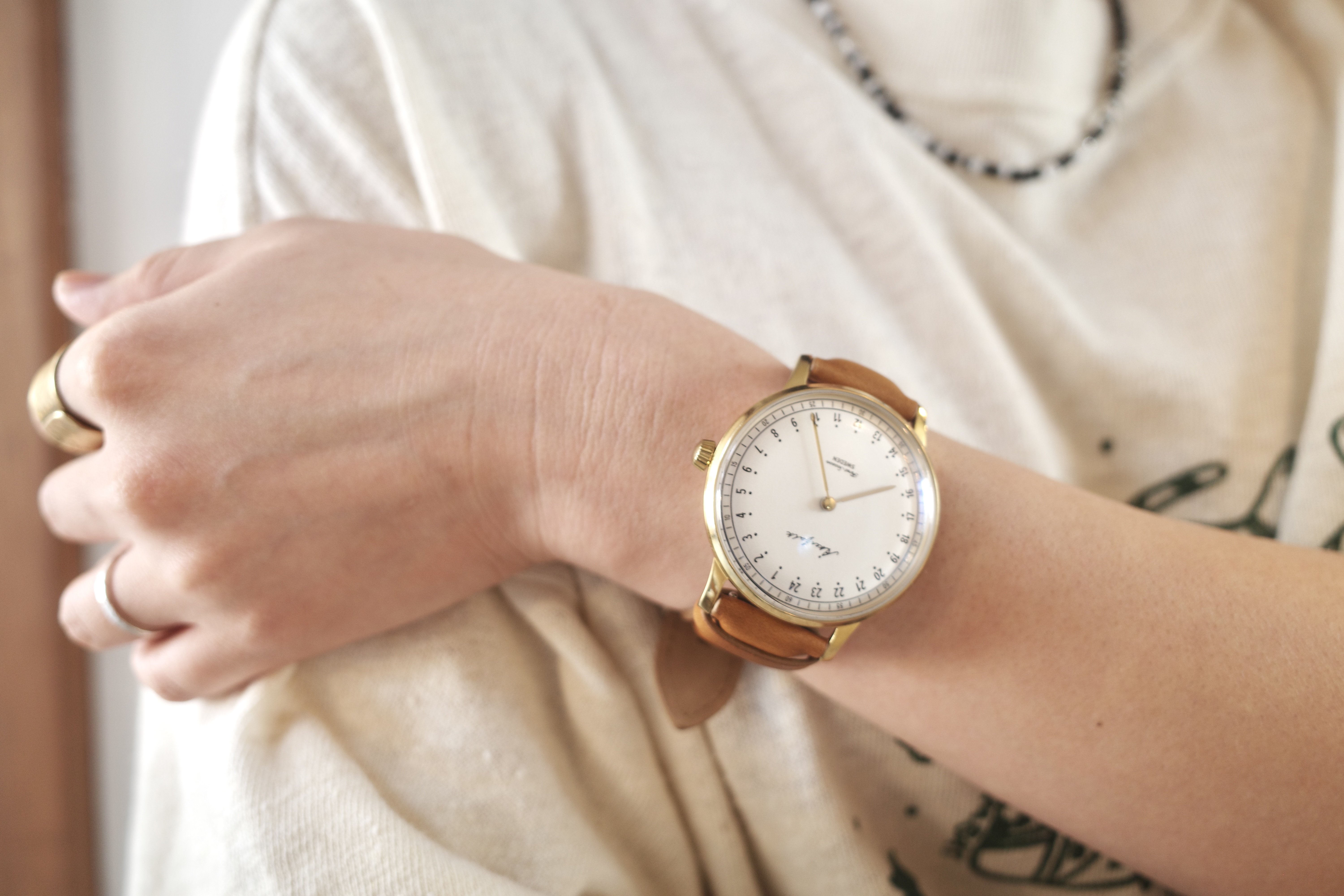 1日のなかで「今」を視覚的に感じられる。24時間表示の腕時計と暮らし