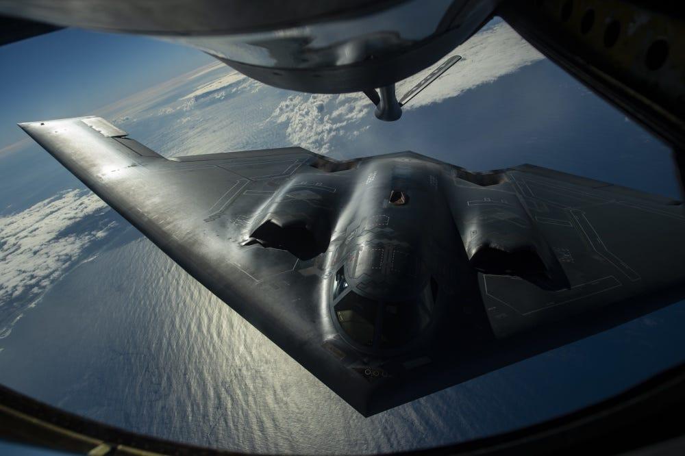 アメリカ軍は約30年前のステルス爆撃機「B-2」をいかにして高