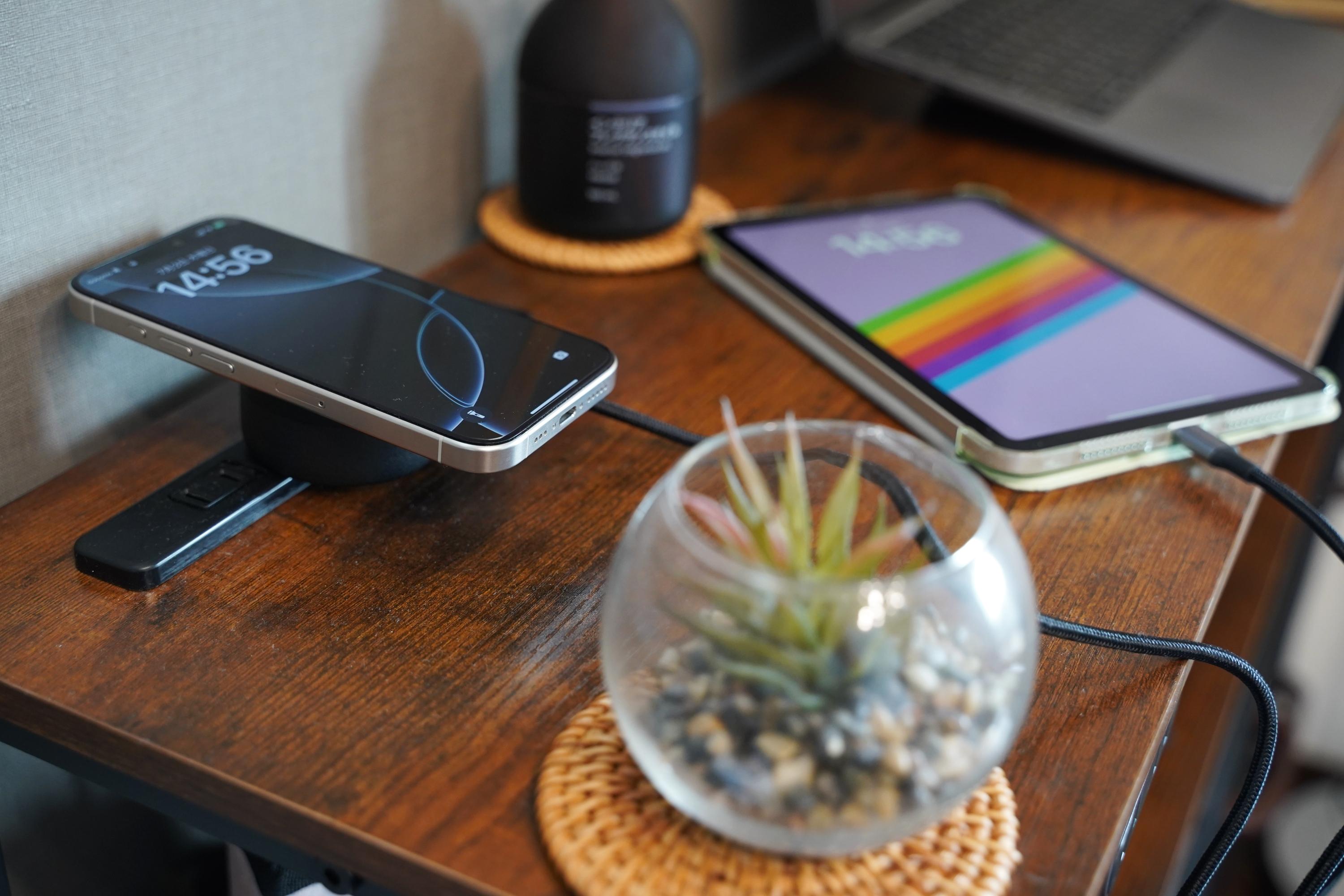 極限までムダを廃すると、ワイヤレス充電器はこんなにもシンプルになる