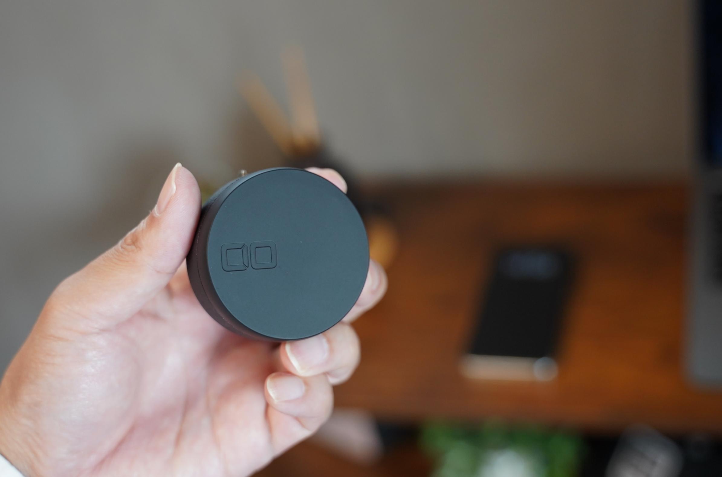 バックアップも同時にとれるワイヤレス充電器 サンディスク、バックアップ機能付き「iXpand ワイヤレスチャージャー