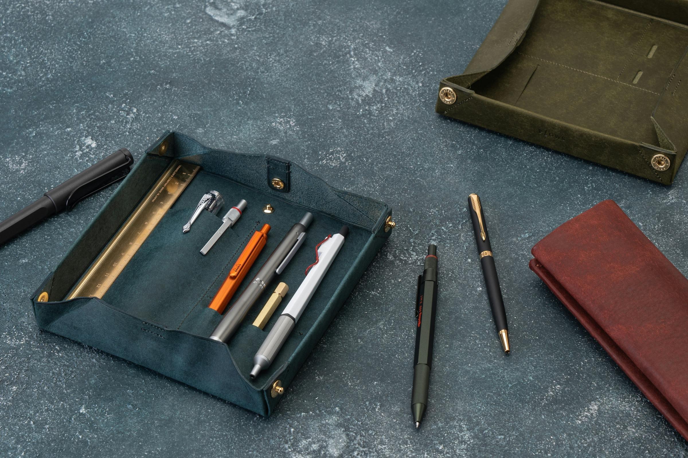 【PARKER】THE BOOK プレミアコレクション ブック型ケースペントレイ 10本以上の文具もまとまる収納力。「折り紙構造」のペンケースが賢い
