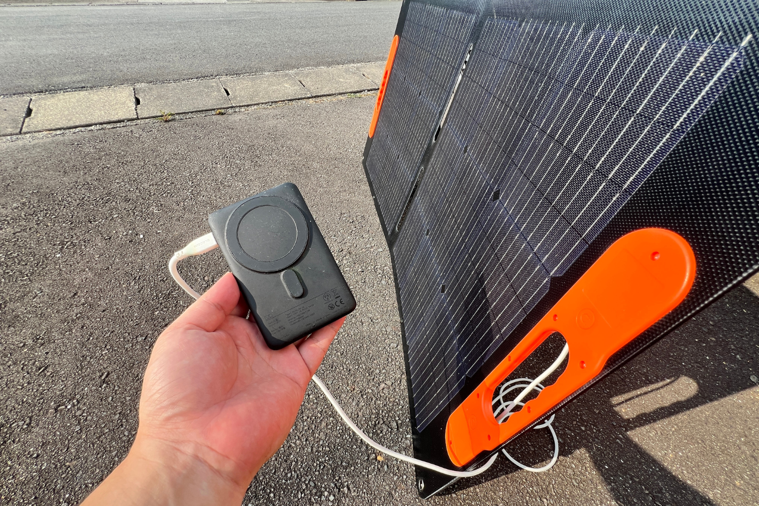 突然の停電で大活躍。押し入れにしまえるソーラーパネルが「我が家の