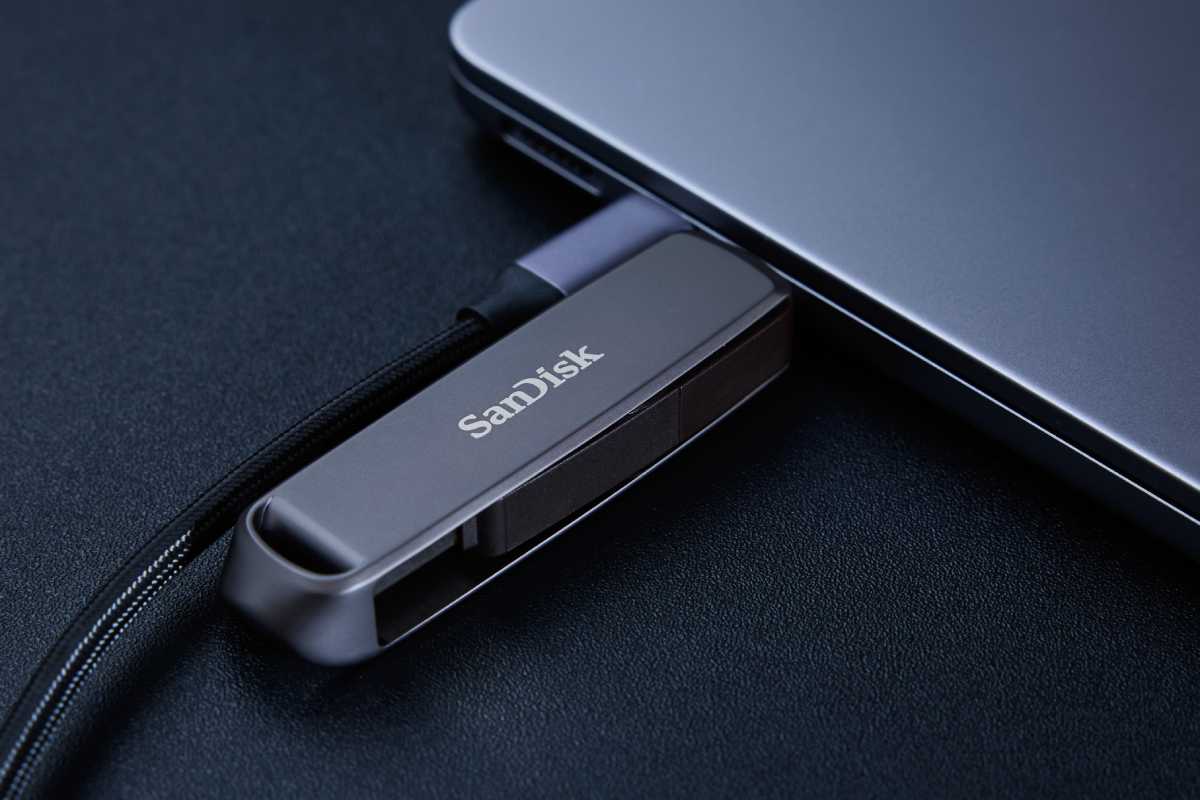 サンディスク　スリムデュアルドライブポータブルSSD 2TB箱潰れなので値引き❗️ あの「サンディスク」のSSDが使いやすい理由。性能、デザイン、安全性