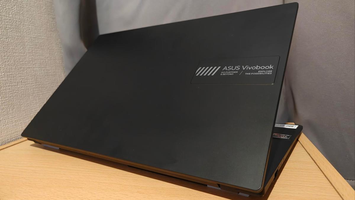 ASUSのノートPC「Vivobook Go 14」レビュー：屋外でも使いやすい丈夫さ 