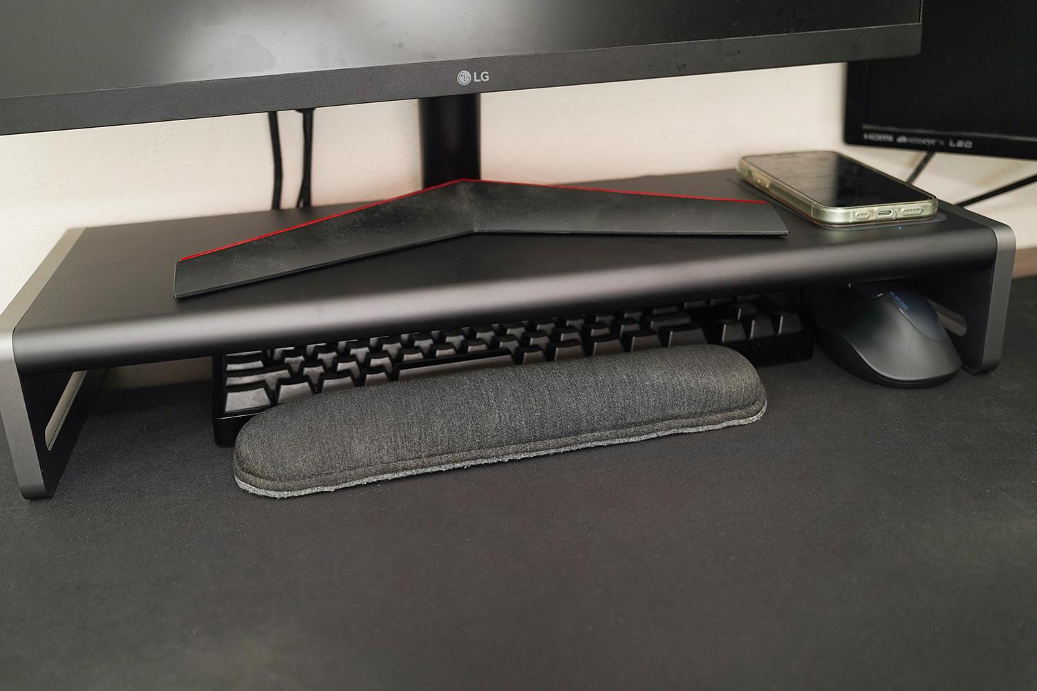 これだけで配線も姿勢も全部整う！Anker「ドッキングステーション」で