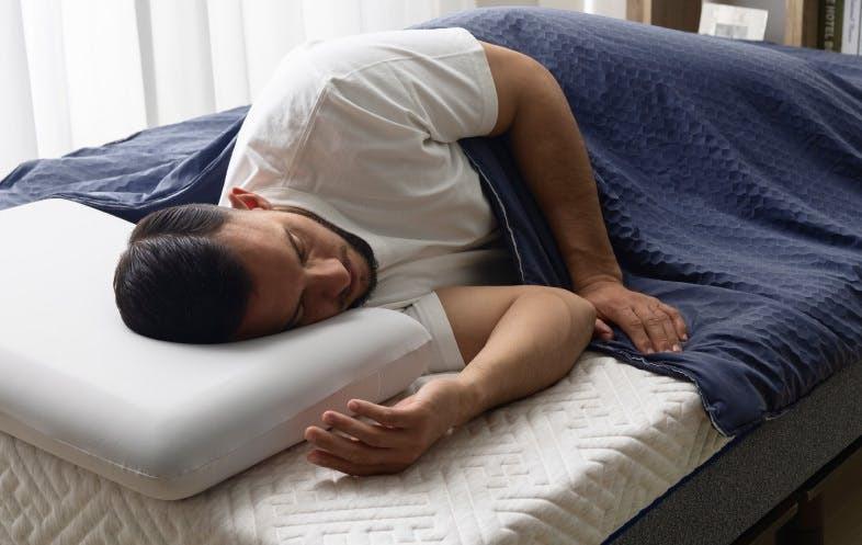 猛暑、かかってこい。寝苦しい夜も快適になるQ-max0.55の超冷感