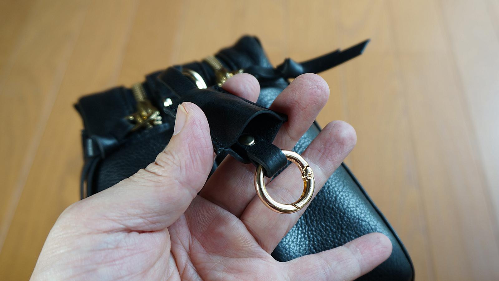 使い勝手が良すぎてヘビロテ必至。長く愛用できる天然皮革のショルダー