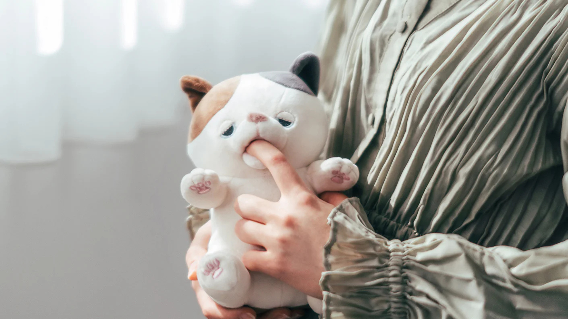 指を入れるとクセになる。新感覚ロボ「甘噛みハムハム」が尊い